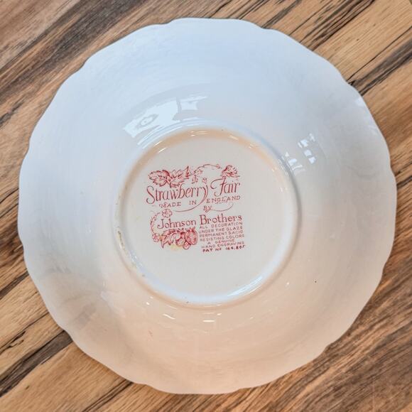 Johnson Brothers, 1970’s Strawberry Fair Collection, 8” Round Serving Bowl - Picture 6 of 7